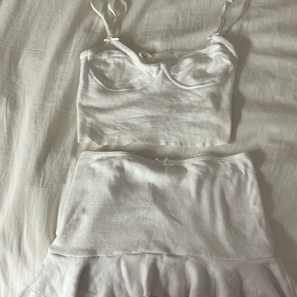 ARE YOU AM I white bow set